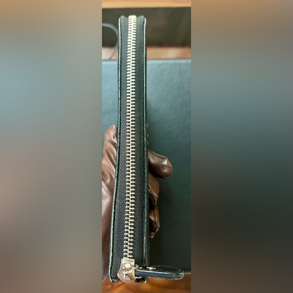 Authentic Salvatore Ferragamo Saffiano Leather Black Women's Zippy Wallet EUC! - Picture 11 of 16